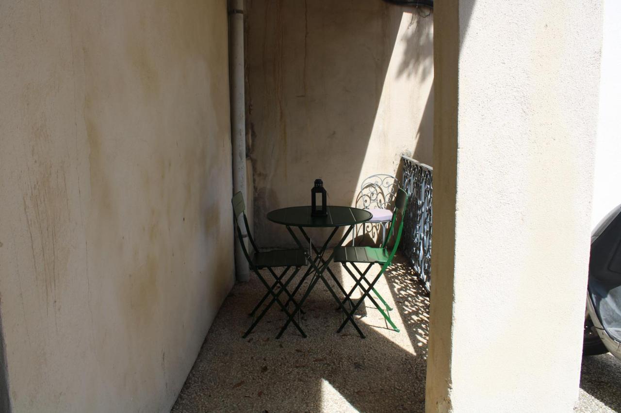 Agreable Appartement P2 Centre Ville Au Calme. Nîmes Exterior foto